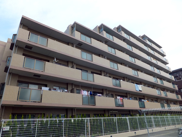 ルピナス中央林間の外観