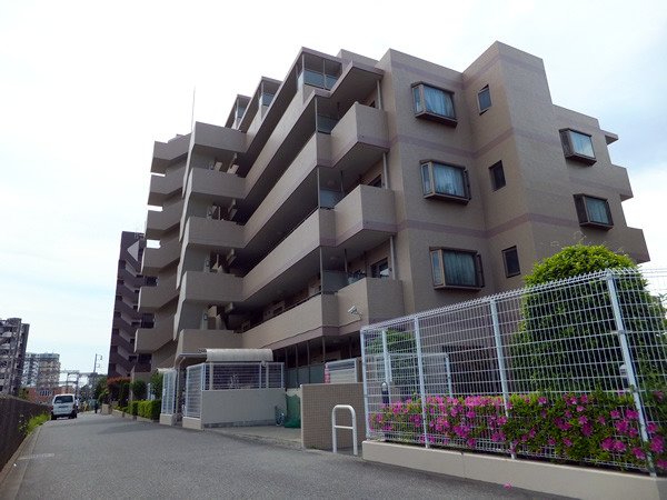 ルピナス中央林間の外観