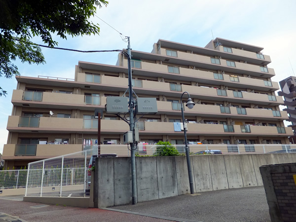 ルピナス中央林間の外観