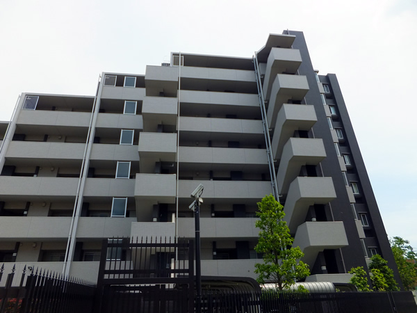 プラウディア中央林間の外観