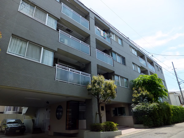 プリオールコート中央林間の外観