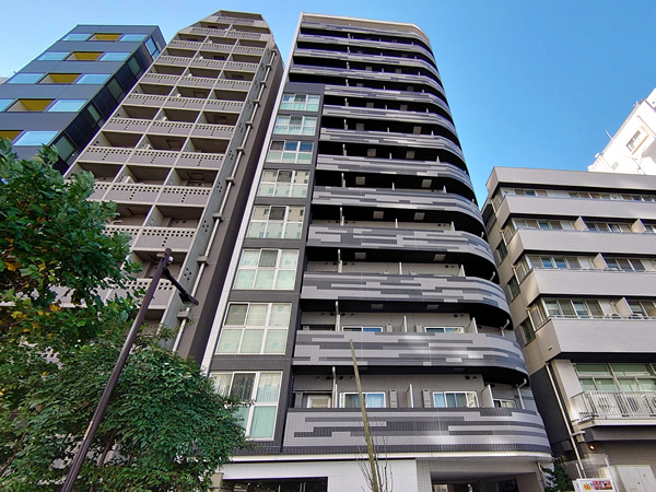 アクサス東新宿アジールコートの外観