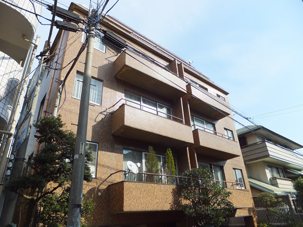 南青山サンハイムの外観