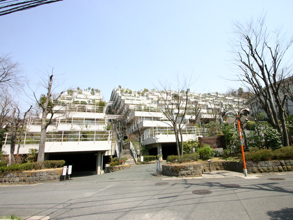 ゆりが丘ヴィレッジ１１棟の外観