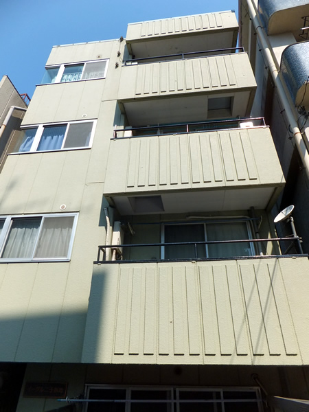 イーグル二子新地の外観