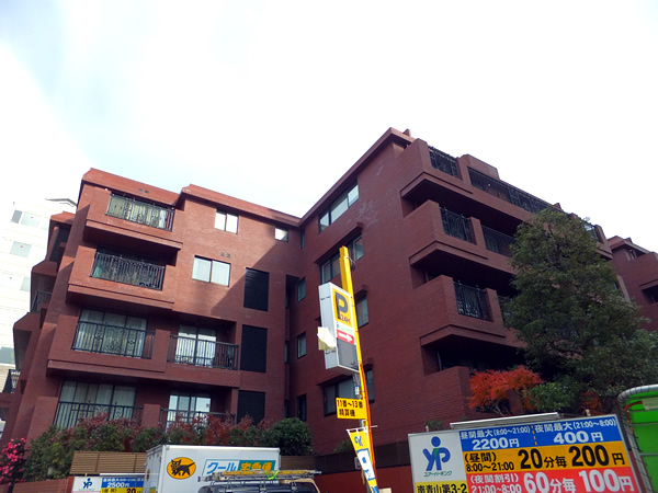 ドムス青山の外観