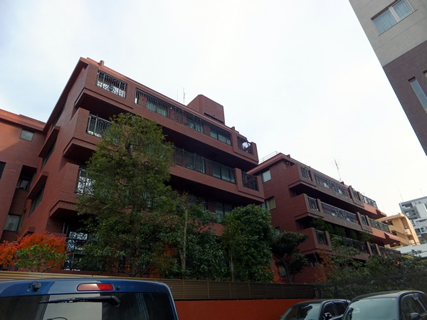 ドムス青山の外観