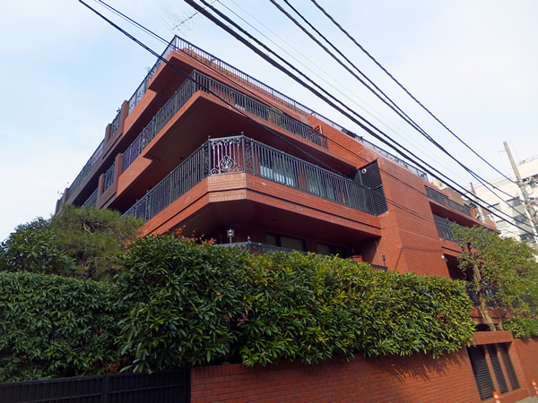 ドムス青山の外観