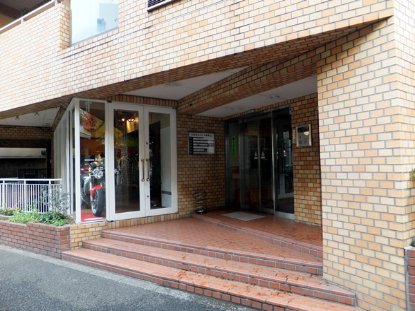 日興児玉パレス南青山の外観