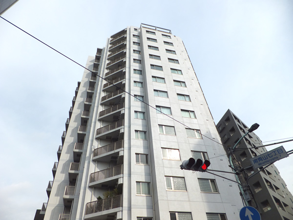レグノラフィネ南青山の外観
