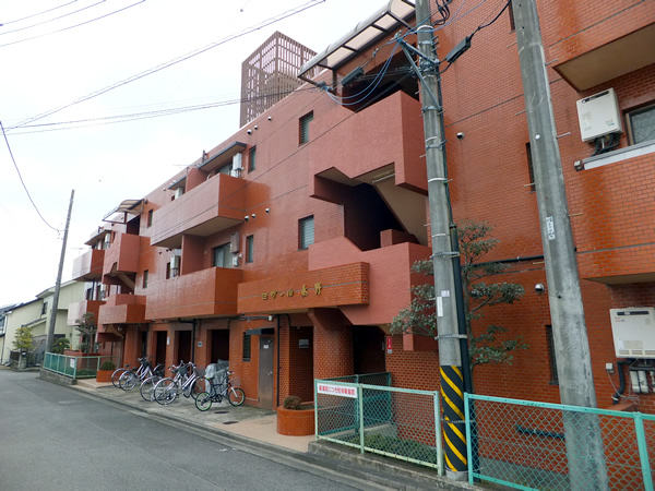 セザール秦野の外観