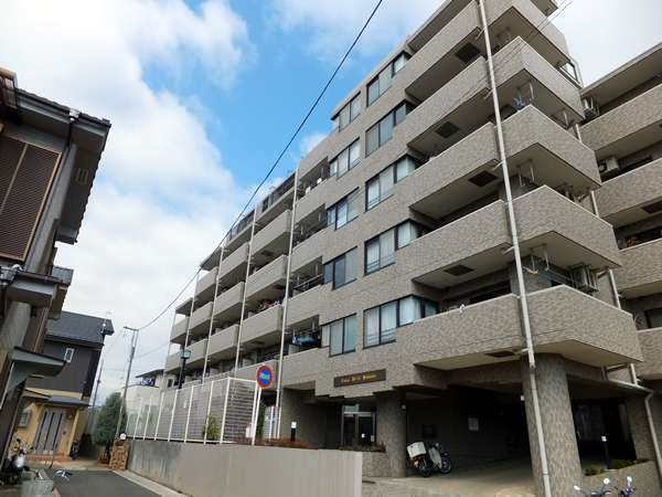 ライオンズヒルズ秦野の外観