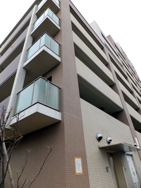 コスモフォーラムすずかけ台駅前の外観