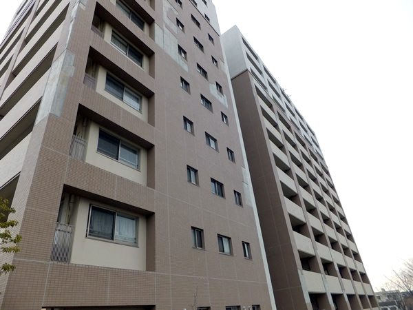 コスモフォーラムすずかけ台駅前の外観