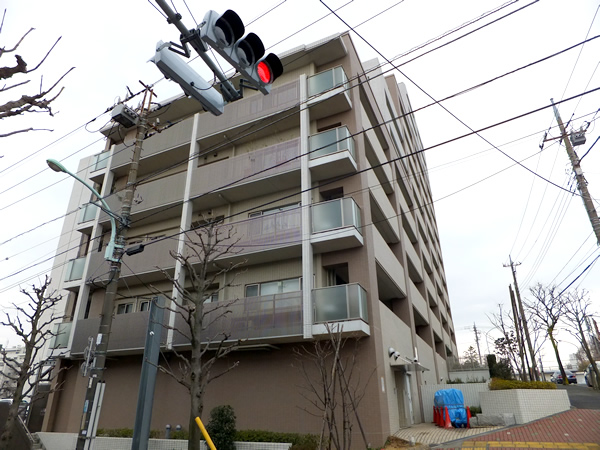 コスモフォーラムすずかけ台駅前の外観