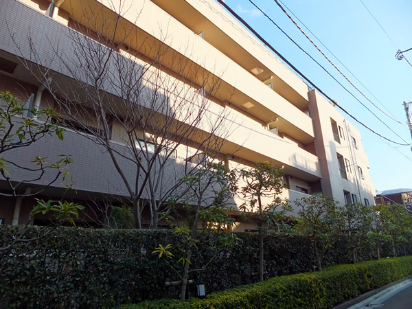 ファミール中野の外観