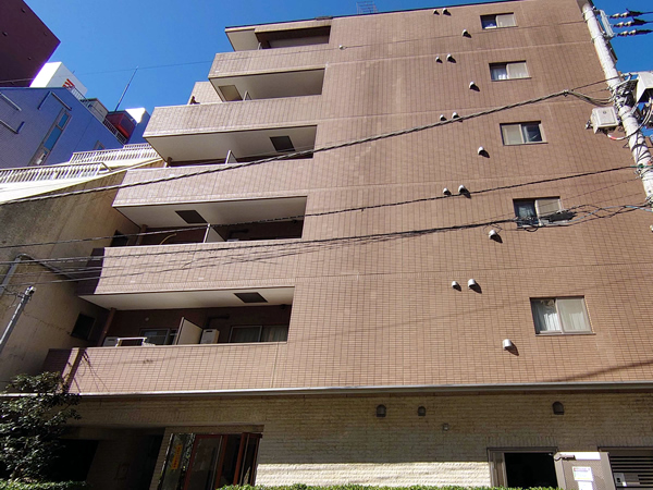 パレステュディオ新宿御苑前の外観