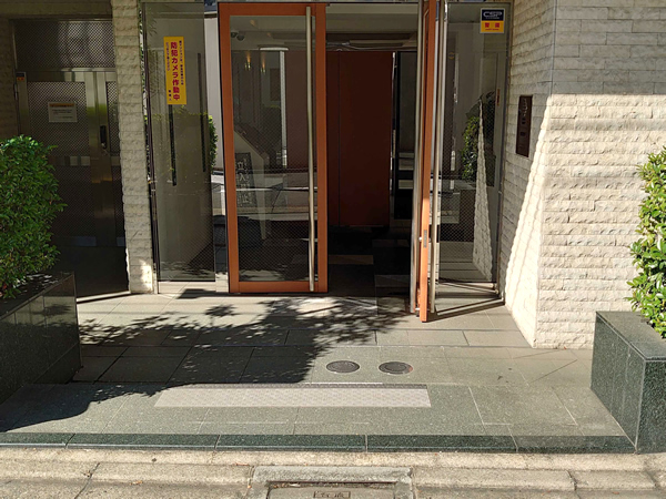 パレステュディオ新宿御苑前の外観