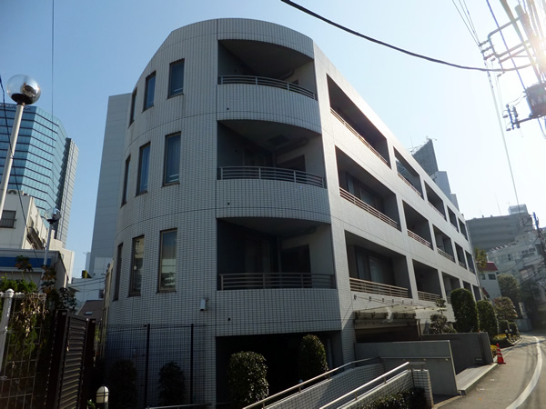 アールブラン目黒青葉台の外観