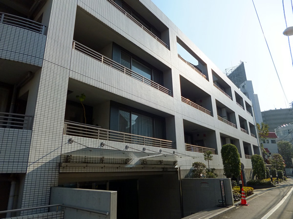 アールブラン目黒青葉台の外観