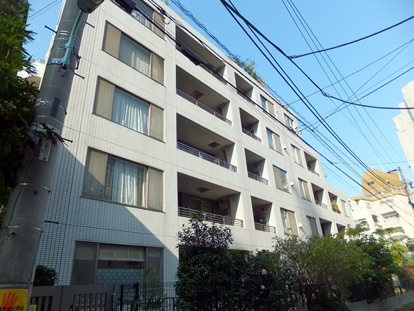 アールブラン目黒青葉台の外観