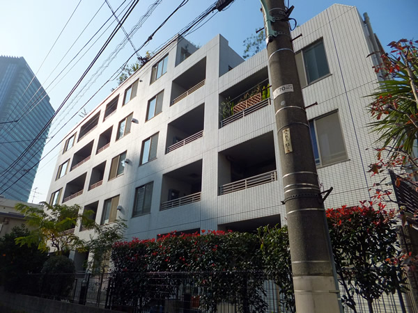 アールブラン目黒青葉台の外観