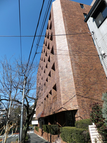 ロイヤル赤坂サルーンの外観