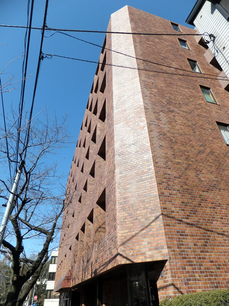 ロイヤル赤坂サルーンの外観