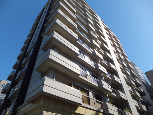 元赤坂タワーズの外観