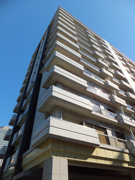 元赤坂タワーズの外観