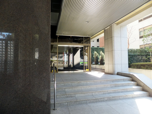 元赤坂タワーズの外観