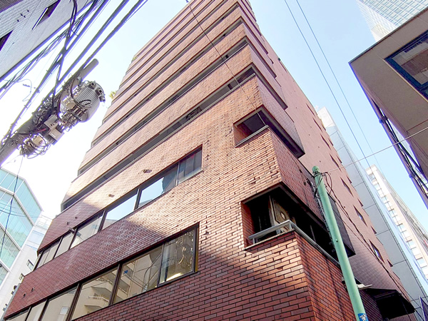 新宿コムロビルの外観