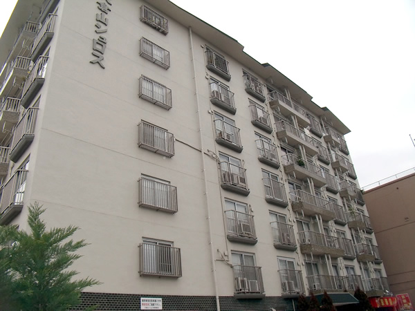 大倉山シュロスの外観