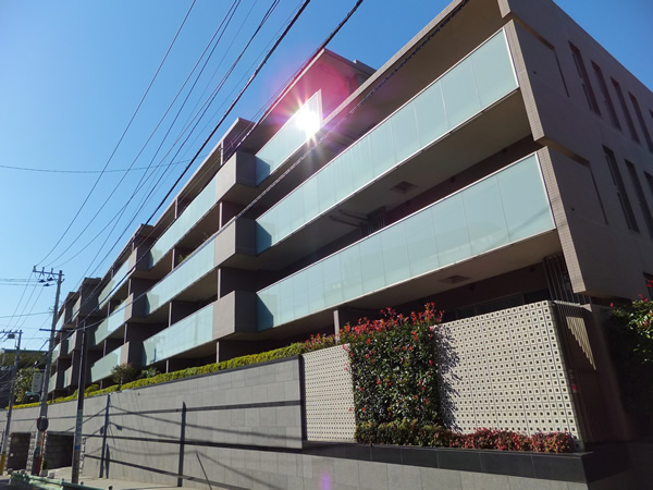 パークハウス諏訪山プレゼンスの外観