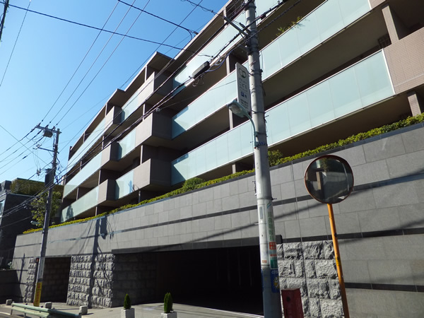 パークハウス諏訪山プレゼンスの外観