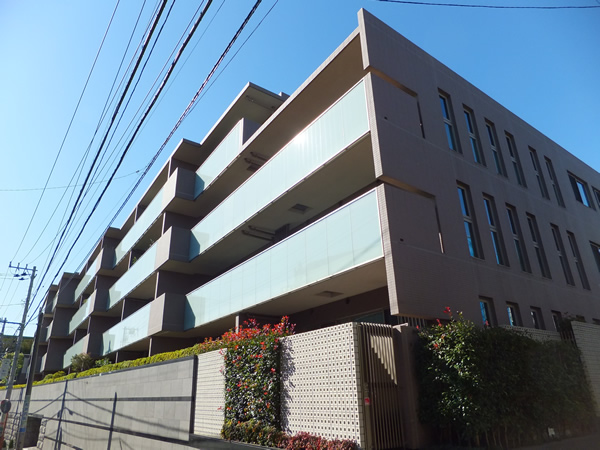 パークハウス諏訪山プレゼンスの外観