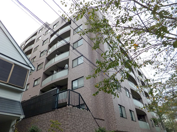 クレッセント青葉台の外観