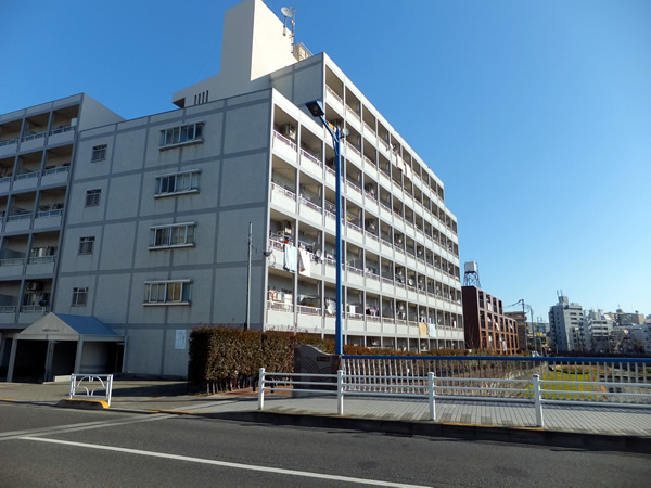 久米川マンションの外観