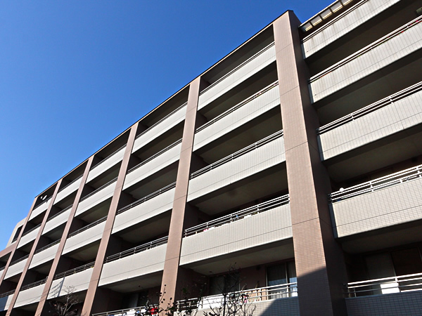 ヒルズ本八幡プレシャスコートの外観