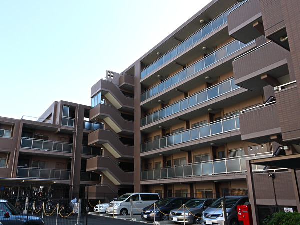 ヒルズ本八幡プレシャスコートの外観