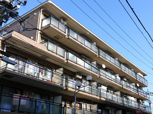 プリンスハイツ本八幡の外観