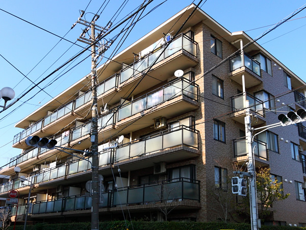 プリンスハイツ本八幡の外観