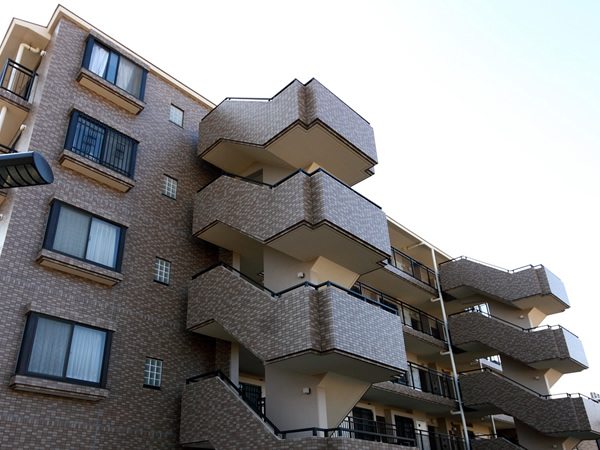 プリンスハイツ本八幡の外観