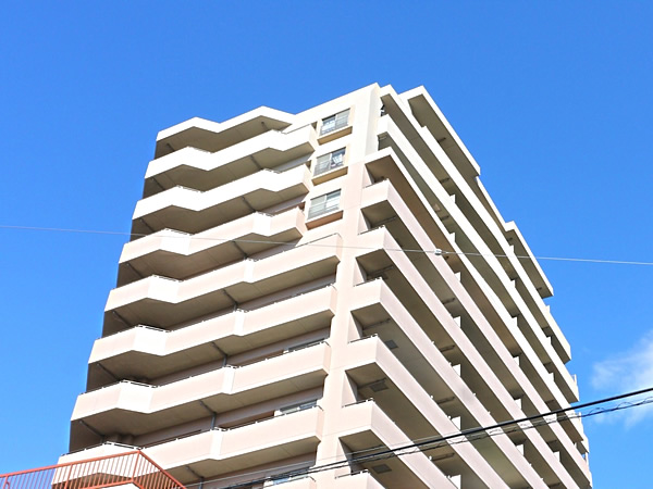 ディアステージ本八幡の外観