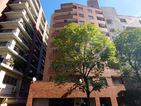 御苑ハイムの外観