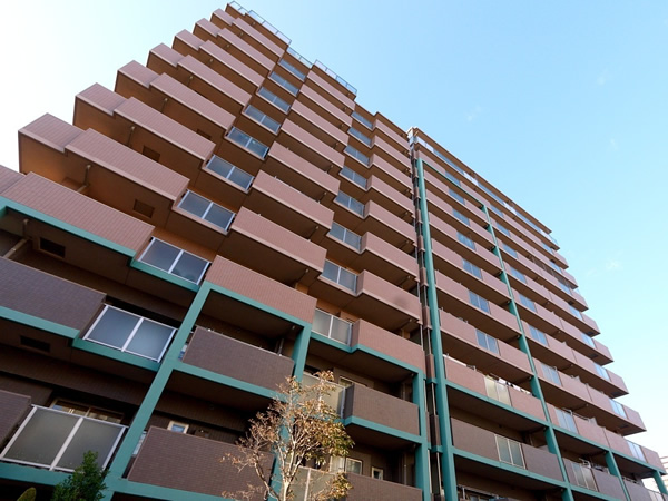 イトーピア本八幡ステーションコートの外観