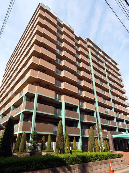 イトーピア本八幡ステーションコートの外観