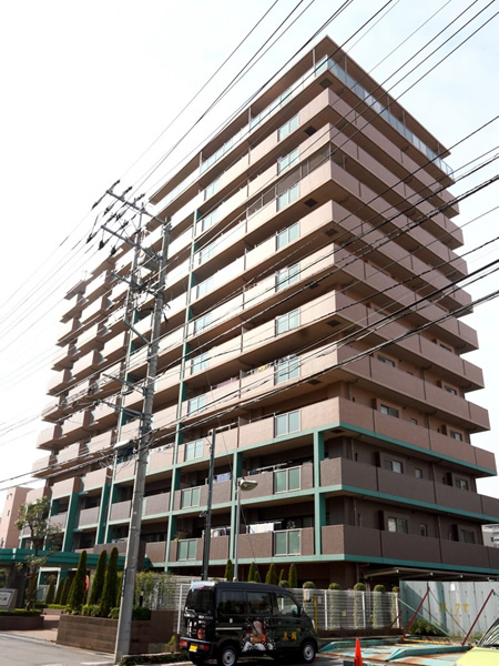 イトーピア本八幡ステーションコートの外観