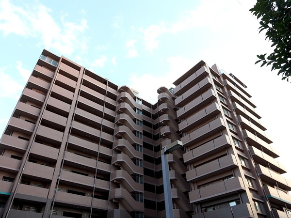 イトーピア本八幡ステーションコートの外観