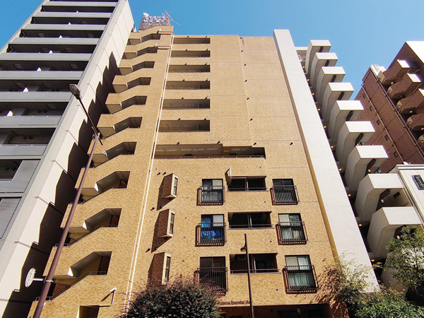 ライオンズマンション初台第3の外観